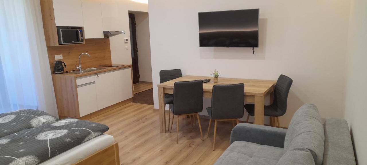 Apartmany Lumi Veľký Slavkov Esterno foto